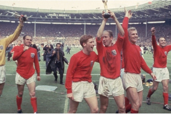 Bobby Charlton có sự nghiệp đáng nể phục