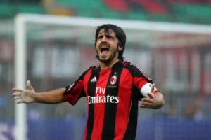 Gennaro Gattuso đã giúp AC Milan giành được Siêu Cúp Châu Âu