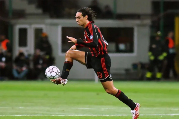 Trung vệ Alessandro Nesta được mệnh danh cầu thủ chơi hay nhất AC Milan