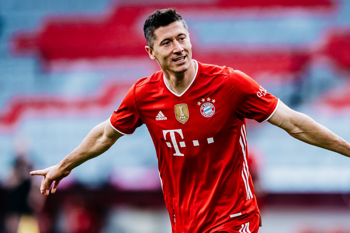 Lewandowski đạt được giải thưởng Chiếc giày vàng.