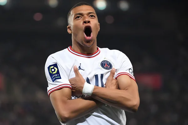 Kylian Mbappe được mệnh danh chân sút vàng của bóng đá PSG