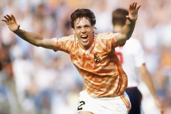 Marco Van Basten được mệnh danh cầu thủ chơi hay nhất AC Milan