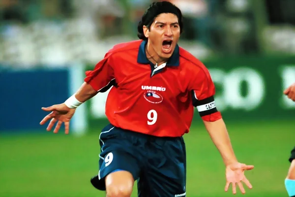 Ivan Zamorano được mệnh danh tiền đạo không thể thiếu trong đội hình của Real Madrid