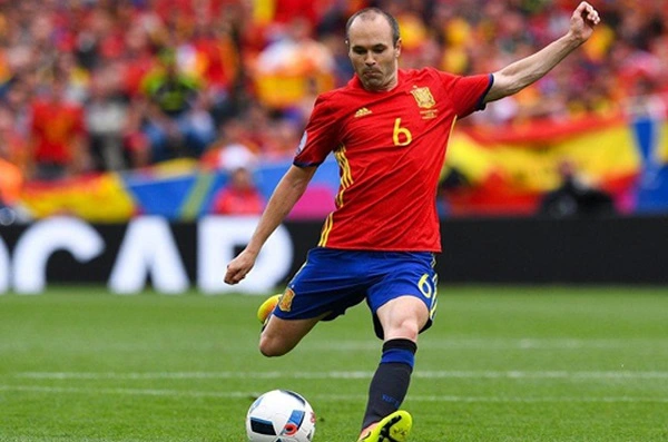 Andres Iniesta sở hữu khả năng cầm bóng cực tốt cùng lối chơi lắt léo