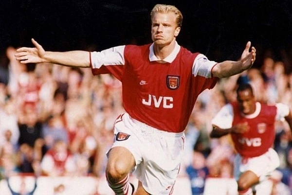 Dennis Bergkamp sở hữu đôi chân đầy ma thuật