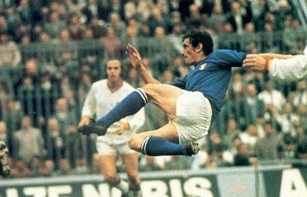 Gigi Riva là cầu thủ bóng đá tài năng người Italia