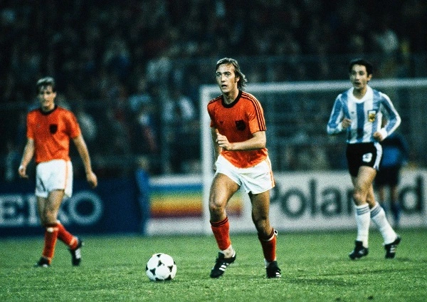 Cầu thủ săn bàn đỉnh cao người Hà Lan - Johan Neeskens