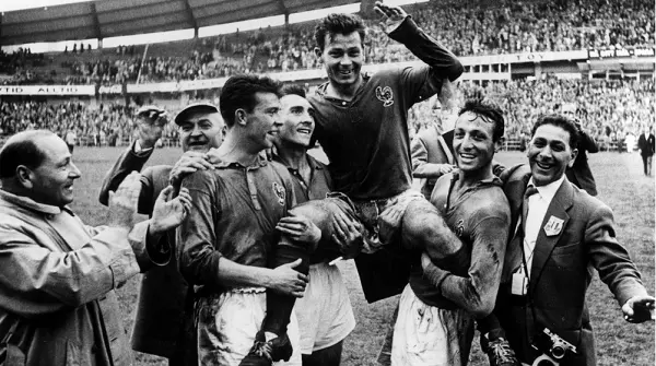 Just Fontaine nắm giữ kỷ lục ghi nhiều bàn thắng nhất World Cup