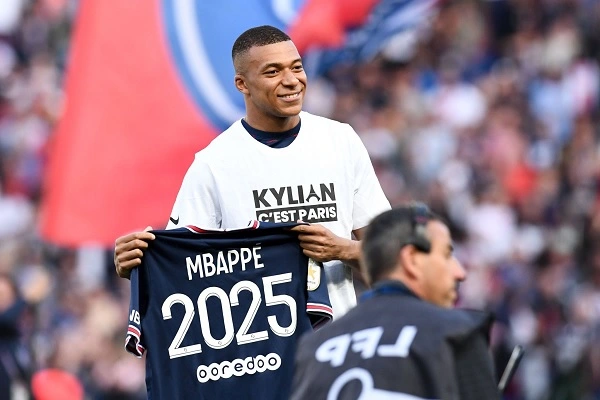 Kylian Mbappe cùng đội tuyển quốc gia giành nhiều giải thưởng cao quý