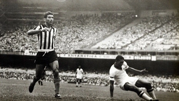 Nilton Santos - Cầu thủ bóng đá nổi tiếng người Brazil