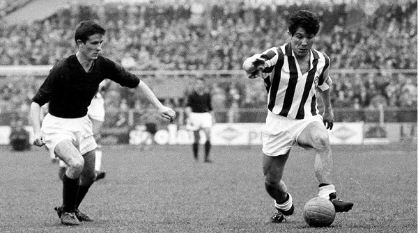 Omar Sivori là cầu thủ bóng đá nổi tiếng