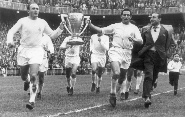 Paco Gento có sự nghiệp thi đấu thăng hoa