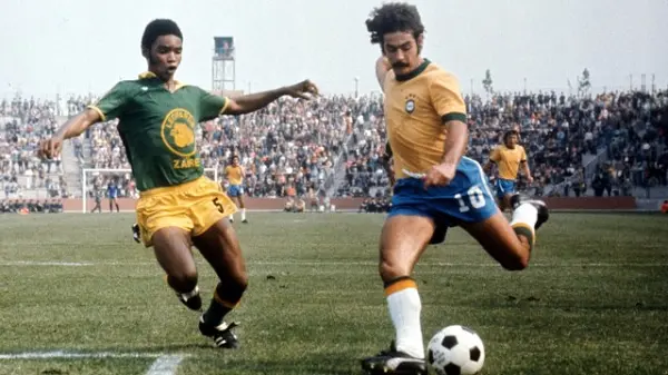 Roberto Rivellino là cầu thủ bóng đá nổi tiếng lọt vào danh sách các cầu thủ xuất sắc của thời đại