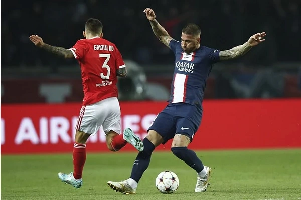 Sergio Ramos cống hiến hết mình cho bóng đá