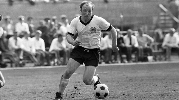 Uwe Seeler là cầu thủ bóng đá tài năng của đội tuyển Đức
