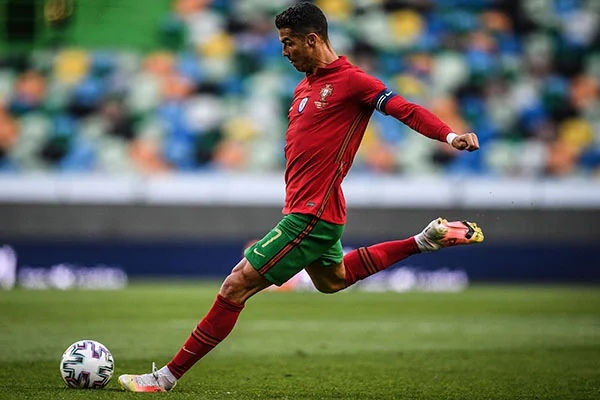 Huyền thoại bóng đá Cristiano Ronaldo