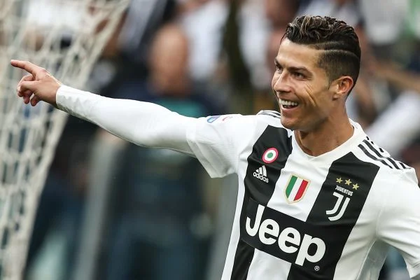 Ronaldo xứng đáng có mặt trong danh sách cầu thủ vĩ đại nhất thế giới