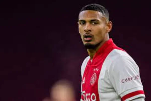 Tiền đạo trẻ tuổi sebastien Haller
