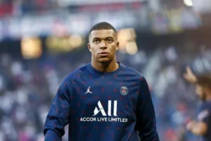 Tiền đạo cánh Mbappe