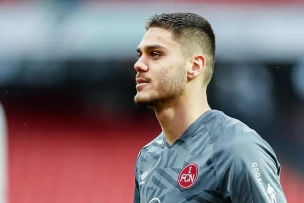 Konstantinos Mavropanos là trung vệ sáng giá nhất Bundesliga