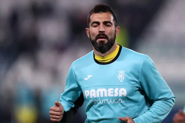 Raul Albiol ghi bàn thắng 2-1 trước đội tuyển Arsenal