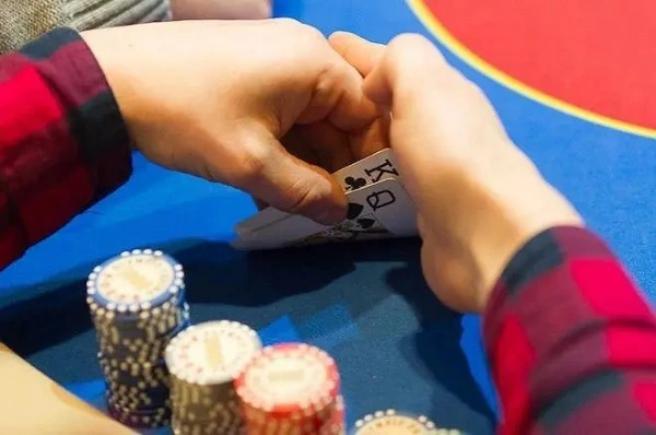 Triple Barrel Poker là một chiến thuật tâm lý khi đấu trí game bài Poker