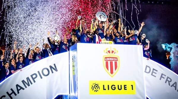 Monaco là á quân giải Champions League năm 2003/04.