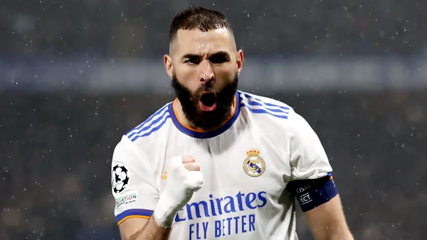 Benzema được mệnh danh cầu thủ huyền thoại trong lịch sử bóng đá Real Madrid.