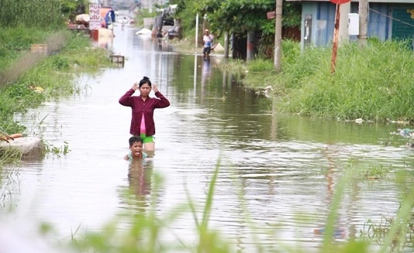 Chiêm bao thấy lội nước êm đềm là điềm may mắn