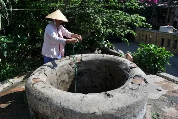 Bạn chiêm bao thấy múc nước giếng để tắm rửa thể hiện bạn là người ngay thẳng