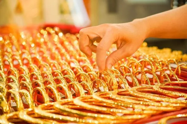 Chiêm bao đi mua vàng có may mắn không?