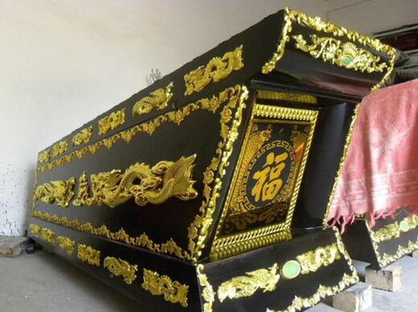 Chiêm bao thấy quan tài vàng có thể là điềm báo tốt về tài vận