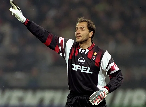 Rossi bảo vệ khung lưới thành công và giúp Milan đăng quang.