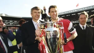 Trung vệ Tony Adams với 14 năm làm đội trưởng