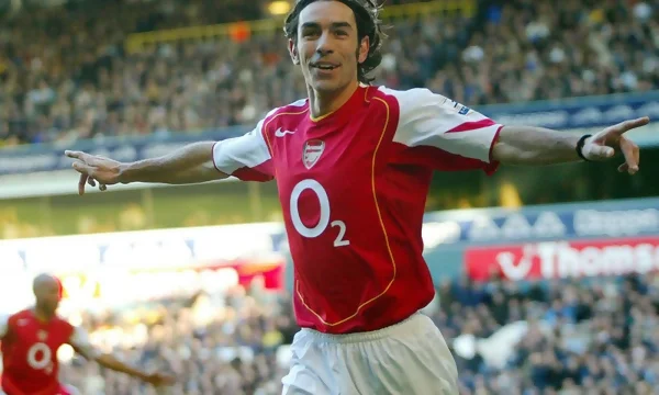 Robert Pires góp phần vào thành tích của đội bóng