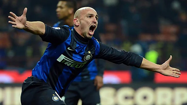 Tiền vệ Esteban Cambiasso đã thi đấu cho Inter Milan tròn 10 năm.