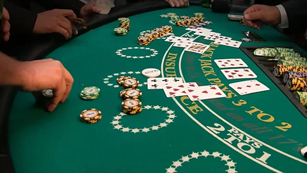 Phân tích và đánh giá Hand một cách cẩn thận.