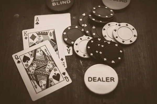 Luật chơi game bài xì tố rất đơn giản, dễ hiểu cho người mới