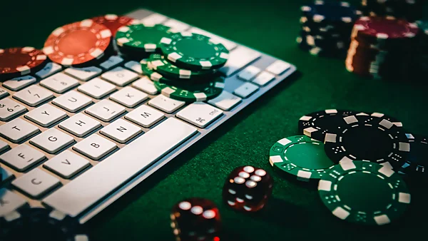Phí Rake trong Poker có vai trò gì?