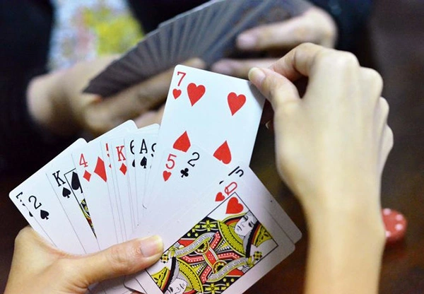 Khái quát về bài tiến lên