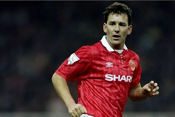 Bryan Robson được mệnh danh tiền vệ xuất sắc của Manchester United.