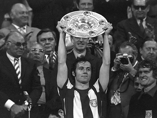 Franz Beckenbauer tạo được một cú hat-trick.