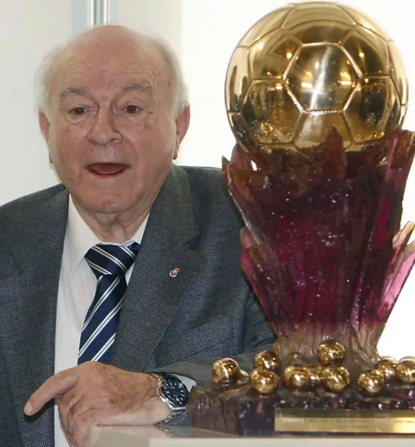 Di Stefano giành được danh hiệu Quả Bóng Vàng 2 lần.