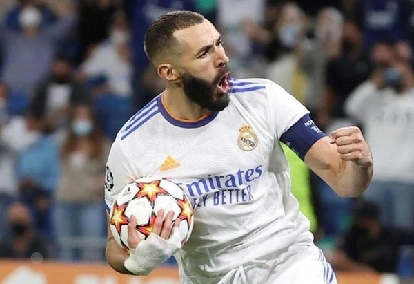 Karim Benzema cùng Pháp lên ngôi vô địch bóng đá thế giới 2016