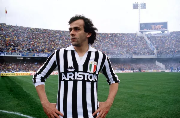 Michel Platini trong màu áo của Saint-Etienne