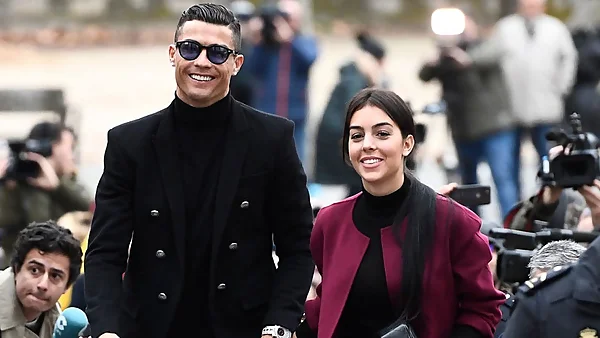 Đời tư của Ronaldo khá phức tạp tuy nhiên không có scandal nào