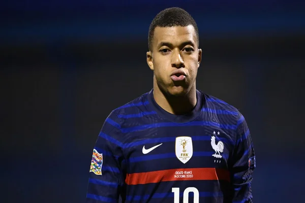 Kylian Mbappe có tốc độ chạy là 38km/h.