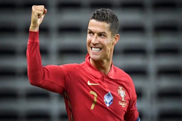 Cristiano Ronaldo - Top 2 cầu thủ đẹp trai nhất thế giới.