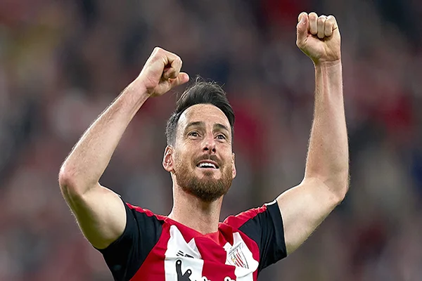 Aduriz đạt được danh hiệu Vua phá lưới mùa giải C2 năm 2015-2016.