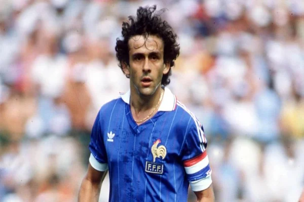 Platini cùng đội tuyển Pháp giành chức vô địch châu Âu năm 1984.